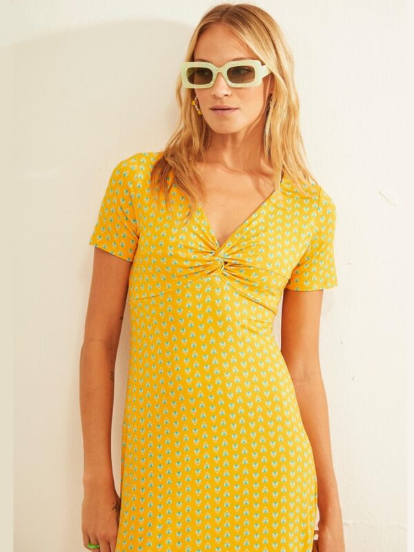 Vestido Corto Estampado Amarillo