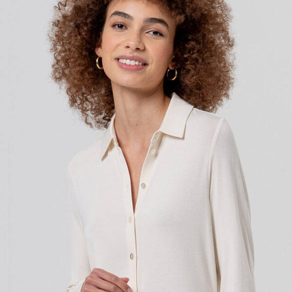 CAMISA AJUSTADA COLOR CRUDO