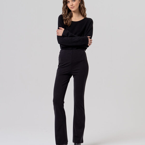 PANTALÓN ESTILO FLARE COLOR NEGRO
