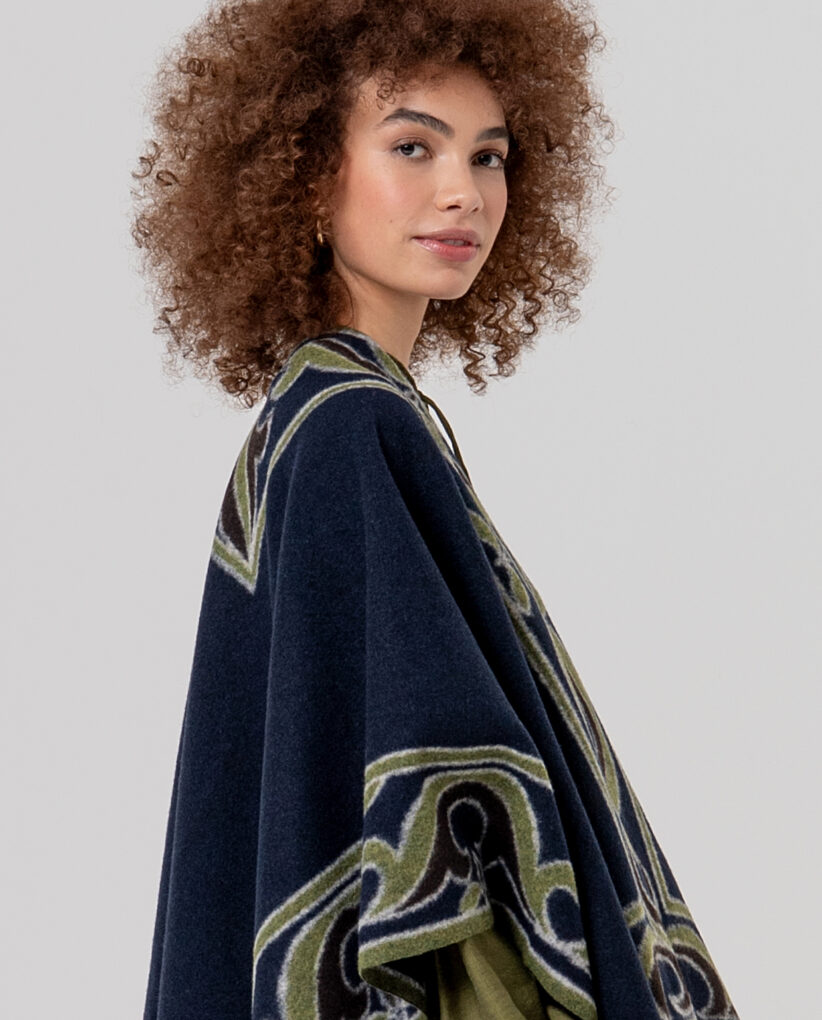 PONCHO DE JACQUARD MARINO