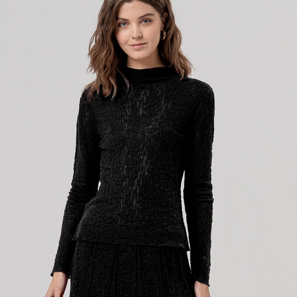 CAMISETA CUELLO ALTO NEGRO