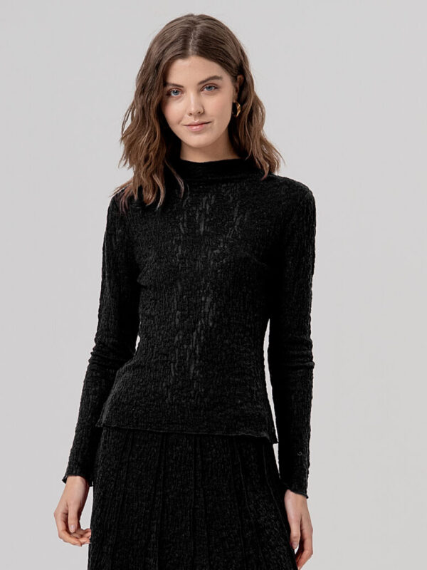 CAMISETA CUELLO ALTO NEGRO