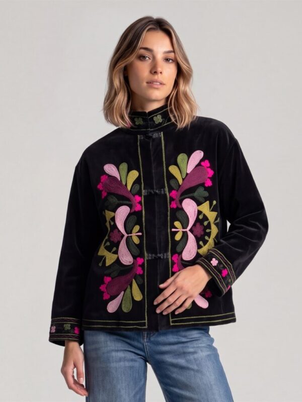 CHAQUETA BORDADA NEGRA